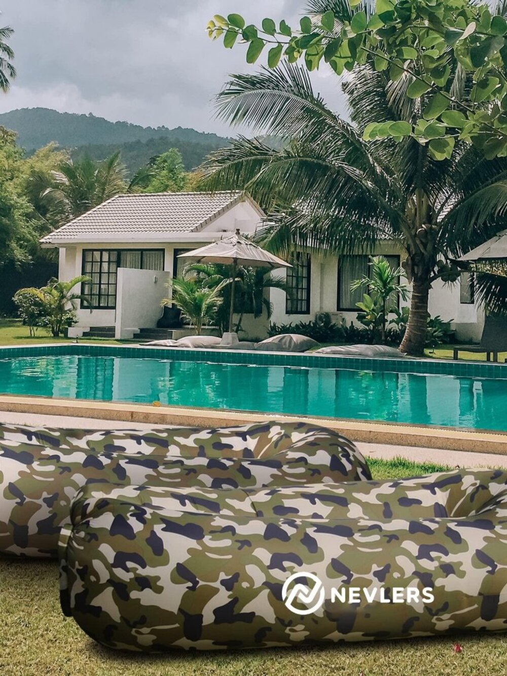 Mockins Inflatable Air Lounger Sofa Camo NEW Sealed Carry Bag Camping Beach